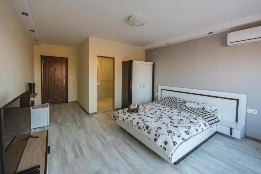 Victoria Hotel Rooms & Victoria Apartment וליקו טורנובו מראה חיצוני תמונה