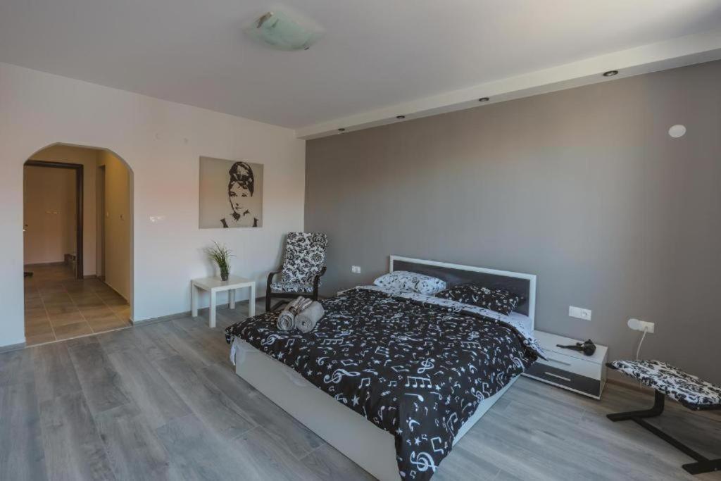 Victoria Hotel Rooms & Victoria Apartment וליקו טורנובו מראה חיצוני תמונה
