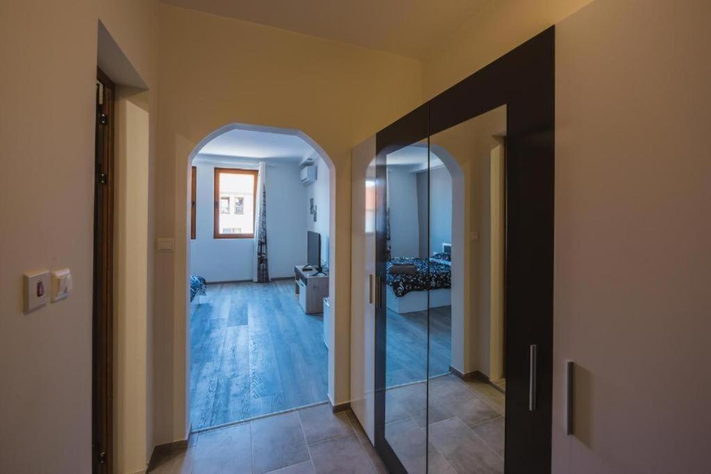 Victoria Hotel Rooms & Victoria Apartment וליקו טורנובו מראה חיצוני תמונה