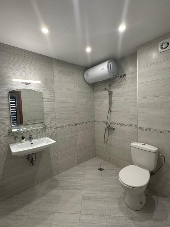 Victoria Hotel Rooms & Victoria Apartment וליקו טורנובו מראה חיצוני תמונה